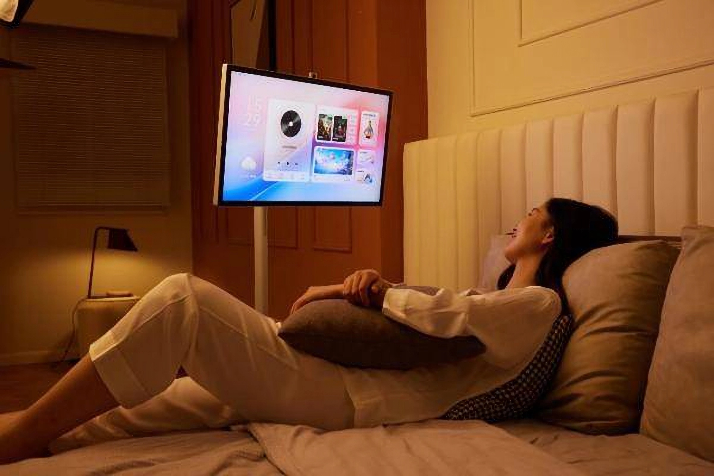 2024年爆发,曾被唱衰的闺蜜机,正在成为下一个智能硬件爆品