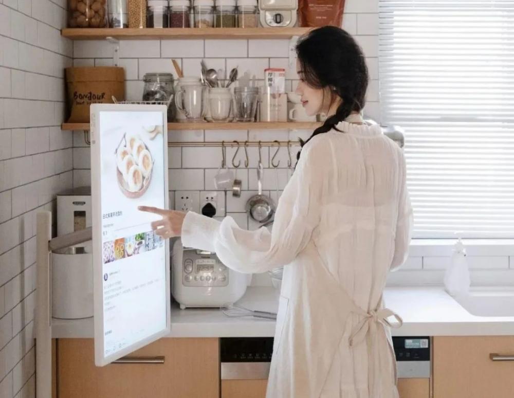 2024年爆发,曾被唱衰的闺蜜机,正在成为下一个智能硬件爆品