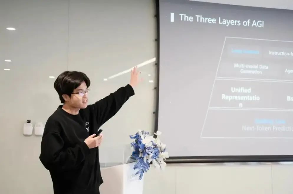 大佬的2024:双面杨植麟