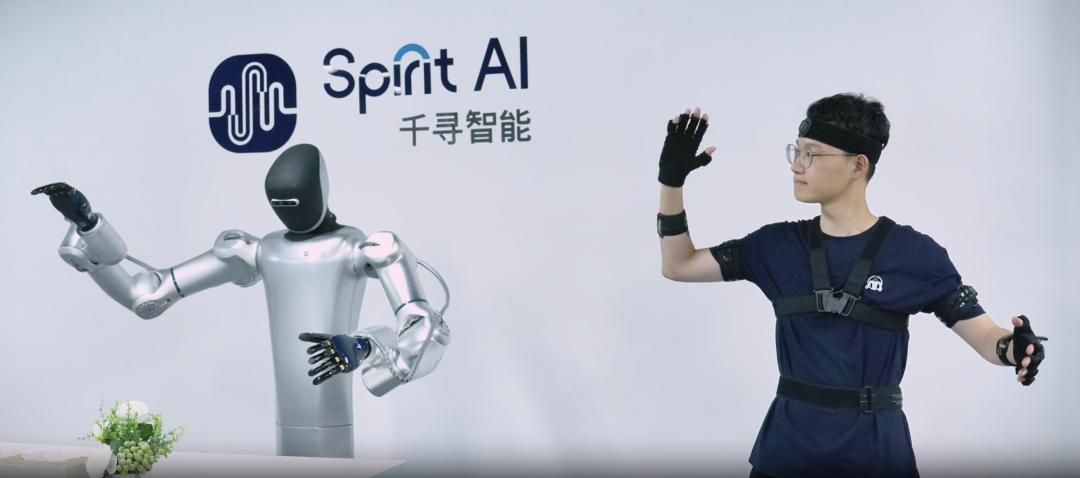 月薪 5000,我给人形机器人当「老师」