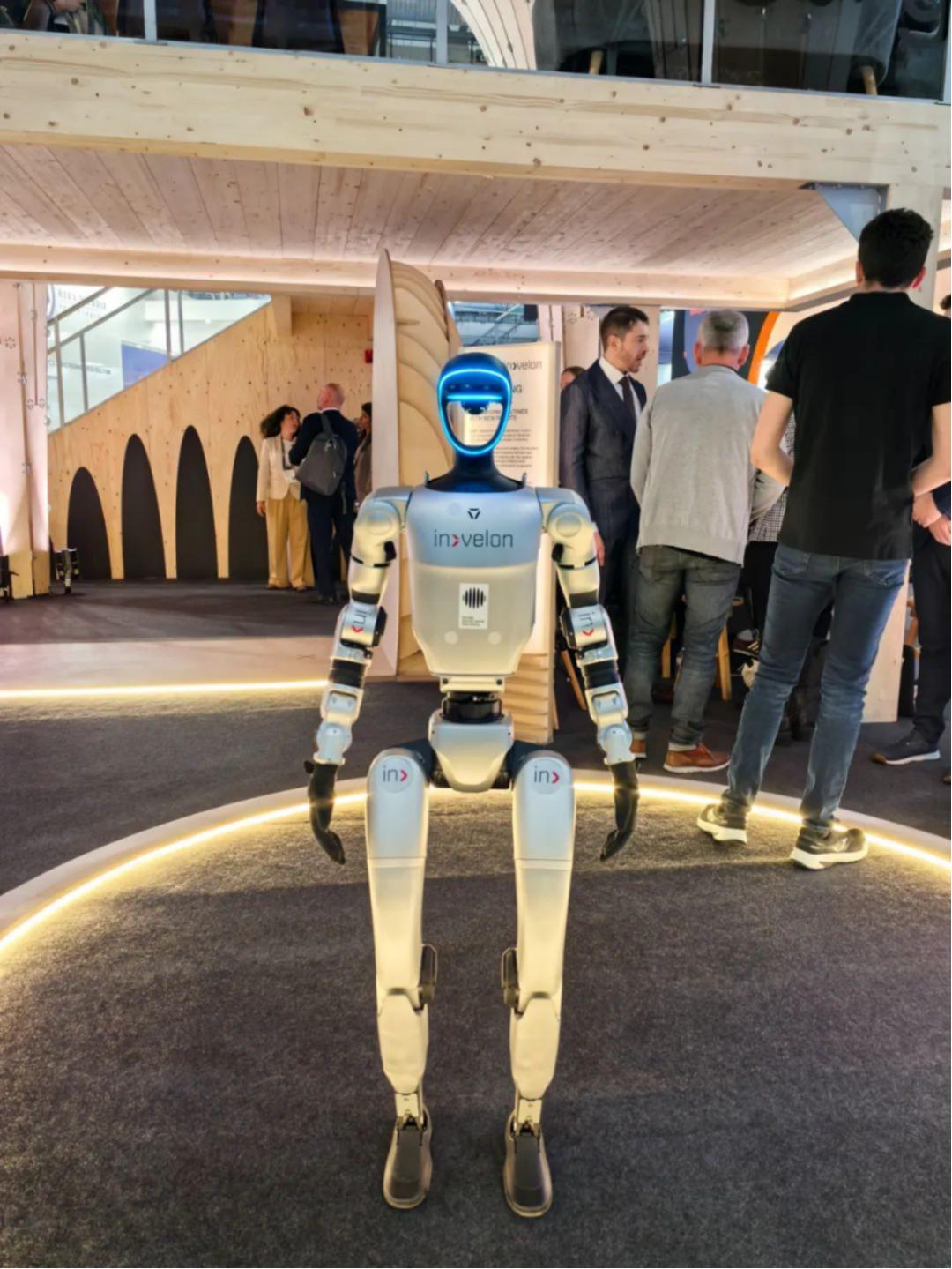 欧洲开始卖贴牌宇树机器人了