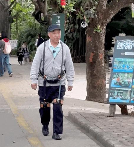 太狠了，深圳，机器人正在逼疯机器人