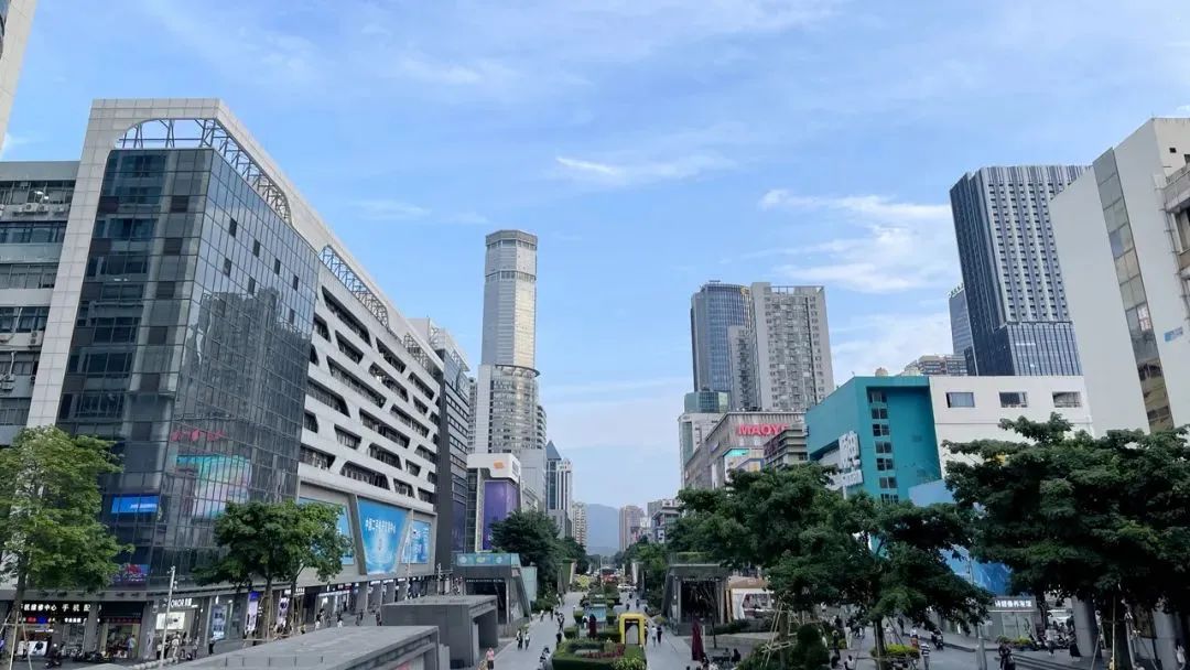 太狠了，深圳，机器人正在逼疯机器人