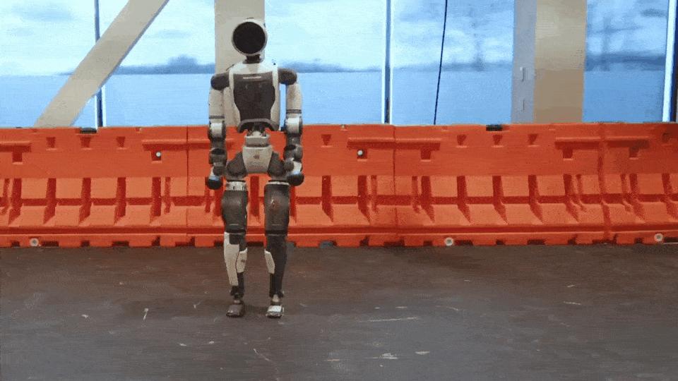 Atlas机器人越来越像人了，强化学习加持爬行、翻跟头、跳街舞，已安排进厂打工