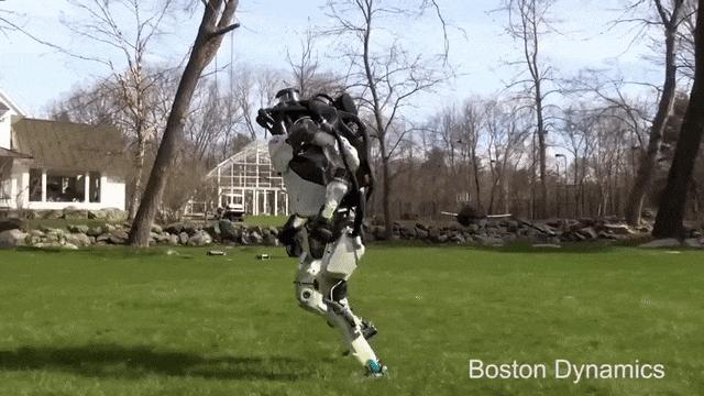 Atlas机器人越来越像人了，强化学习加持爬行、翻跟头、跳街舞，已安排进厂打工