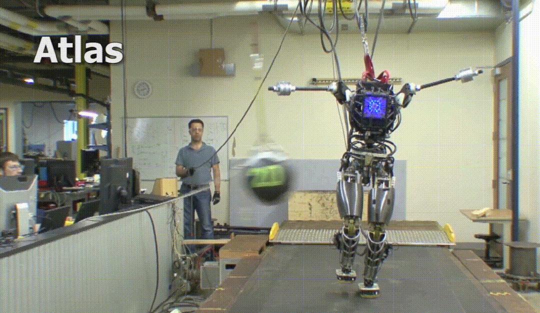 Atlas机器人越来越像人了，强化学习加持爬行、翻跟头、跳街舞，已安排进厂打工