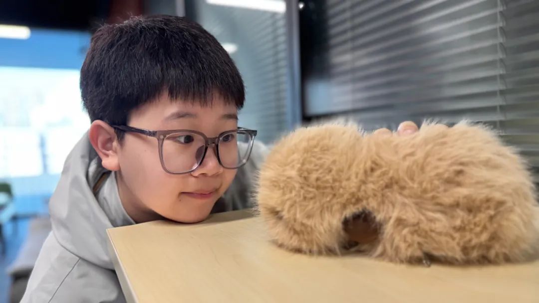 今年又一个火出海外的中国AI,萌翻了