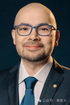 诺奖得主震撼宣言：AI一年完成10亿年“博士研究时间”