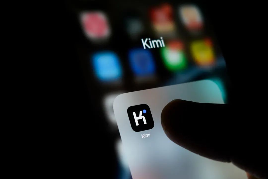 梁文锋和杨植麟再“撞车”