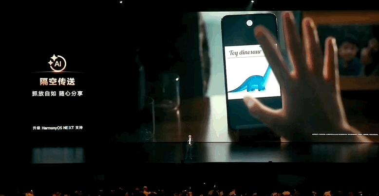 AI原生手机之战：三大阵营的对决