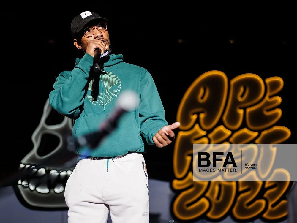 首位“纯血”AI艺人诞生,虚拟偶像迎来分水岭?