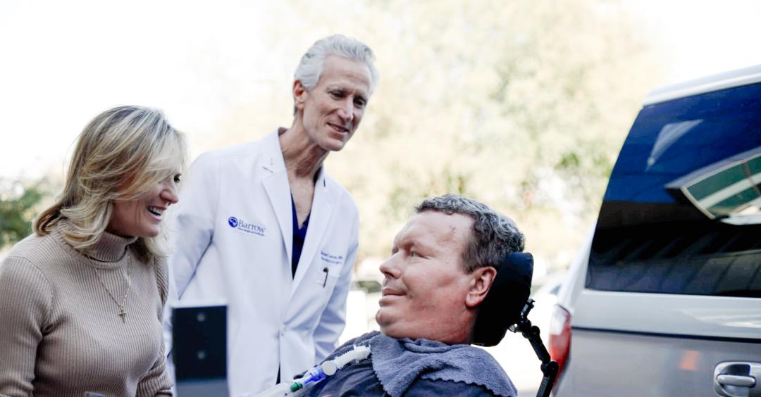 刚刚,马斯克切脑全场震撼!插脑只要1.5秒,26年治愈失明,28年全人类变AI