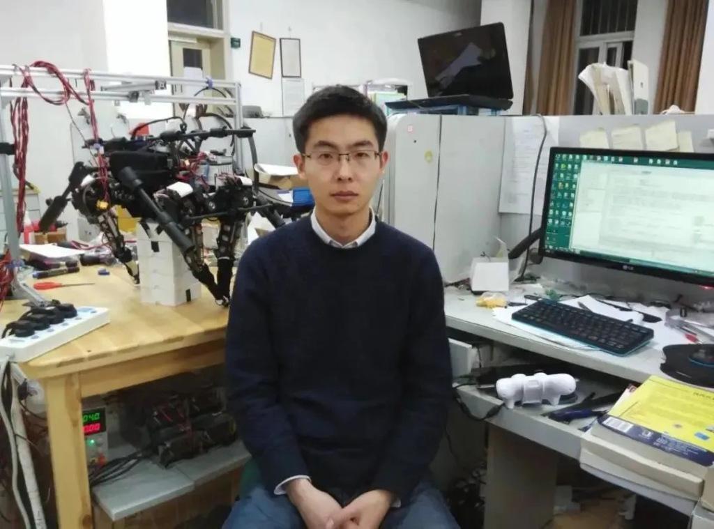 王兴兴抢跑 “具身智能” 红利，宇树产业链能否啖头汤？