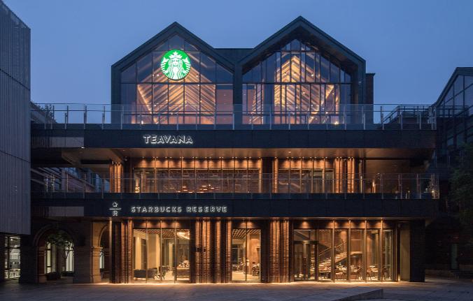 2025 AI主战场,连锁门店“变形记”