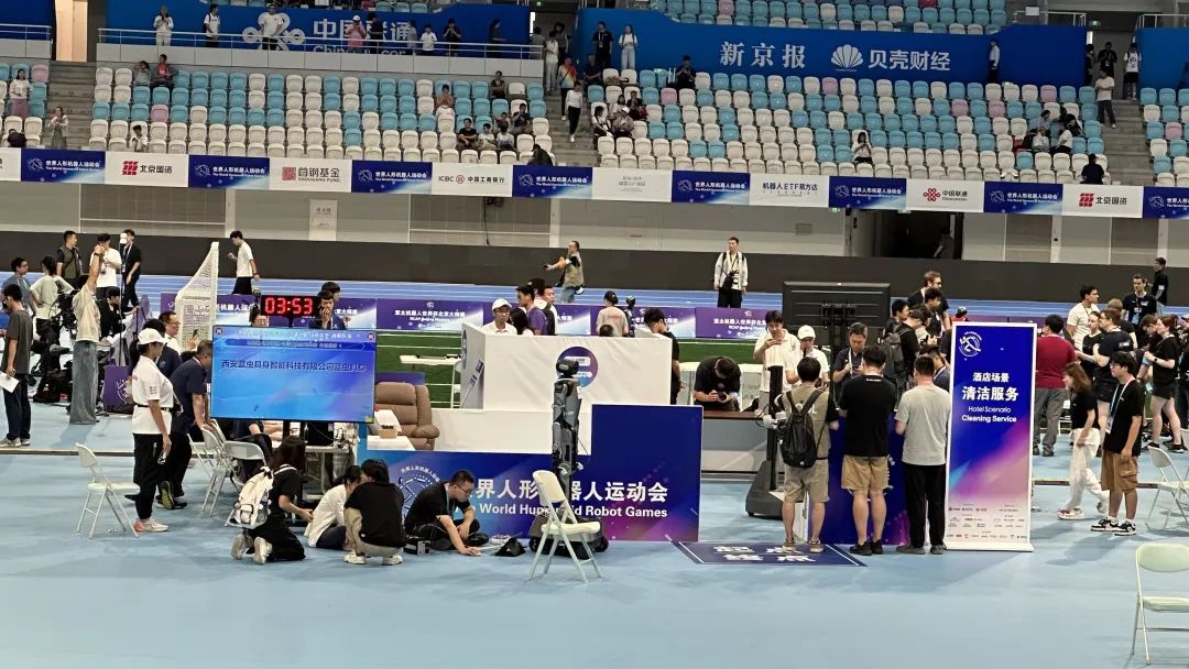 首届机器人运动会，是比谁摔得更有观众缘