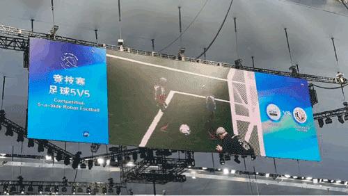 首届机器人运动会，是比谁摔得更有观众缘