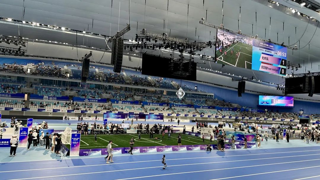 首届机器人运动会，是比谁摔得更有观众缘