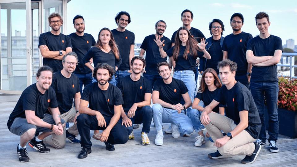 刚刚，光刻机巨头ASML杀入AI，豪掷15亿押注「欧版OpenAI」，成最大股东