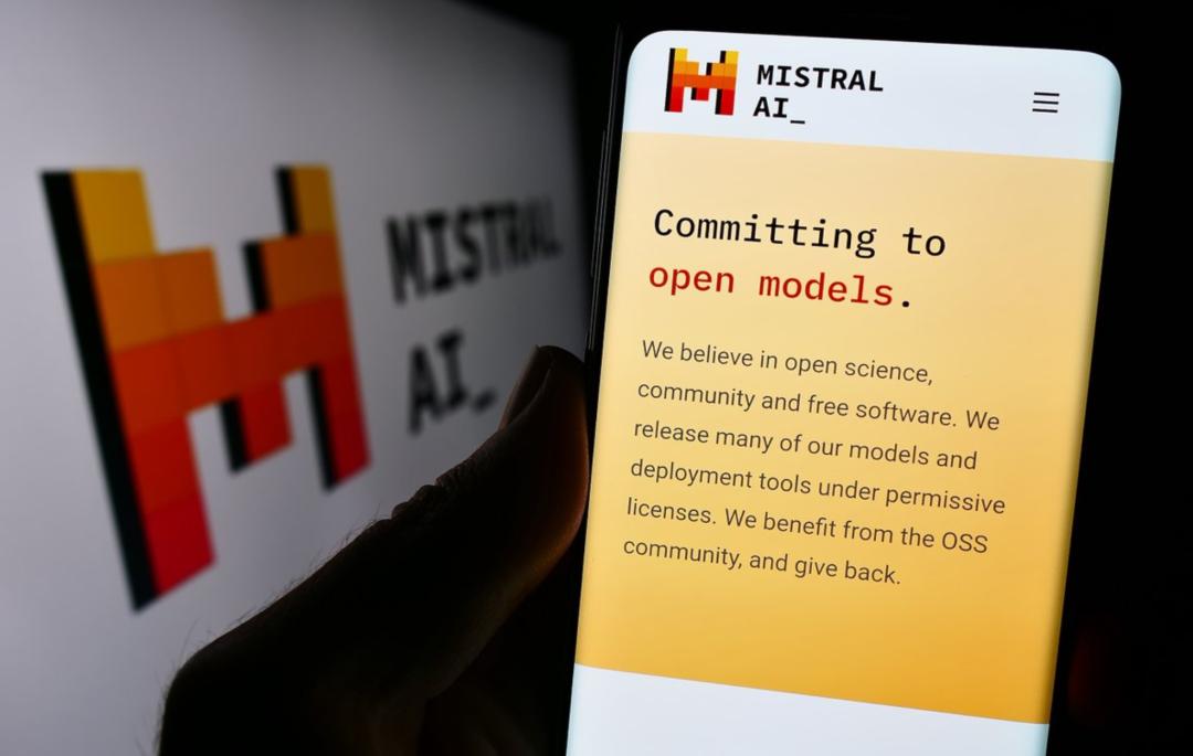 刚刚，光刻机巨头ASML杀入AI，豪掷15亿押注「欧版OpenAI」，成最大股东