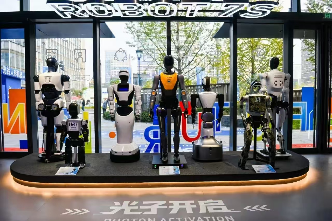 全国首家7S店开业,人形机器人加速商业化,线下体系成关键?
