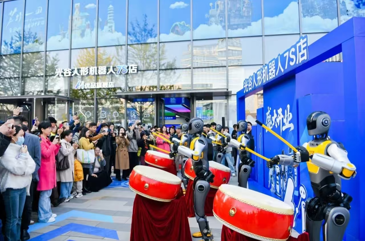 全国首家7S店开业,人形机器人加速商业化,线下体系成关键?