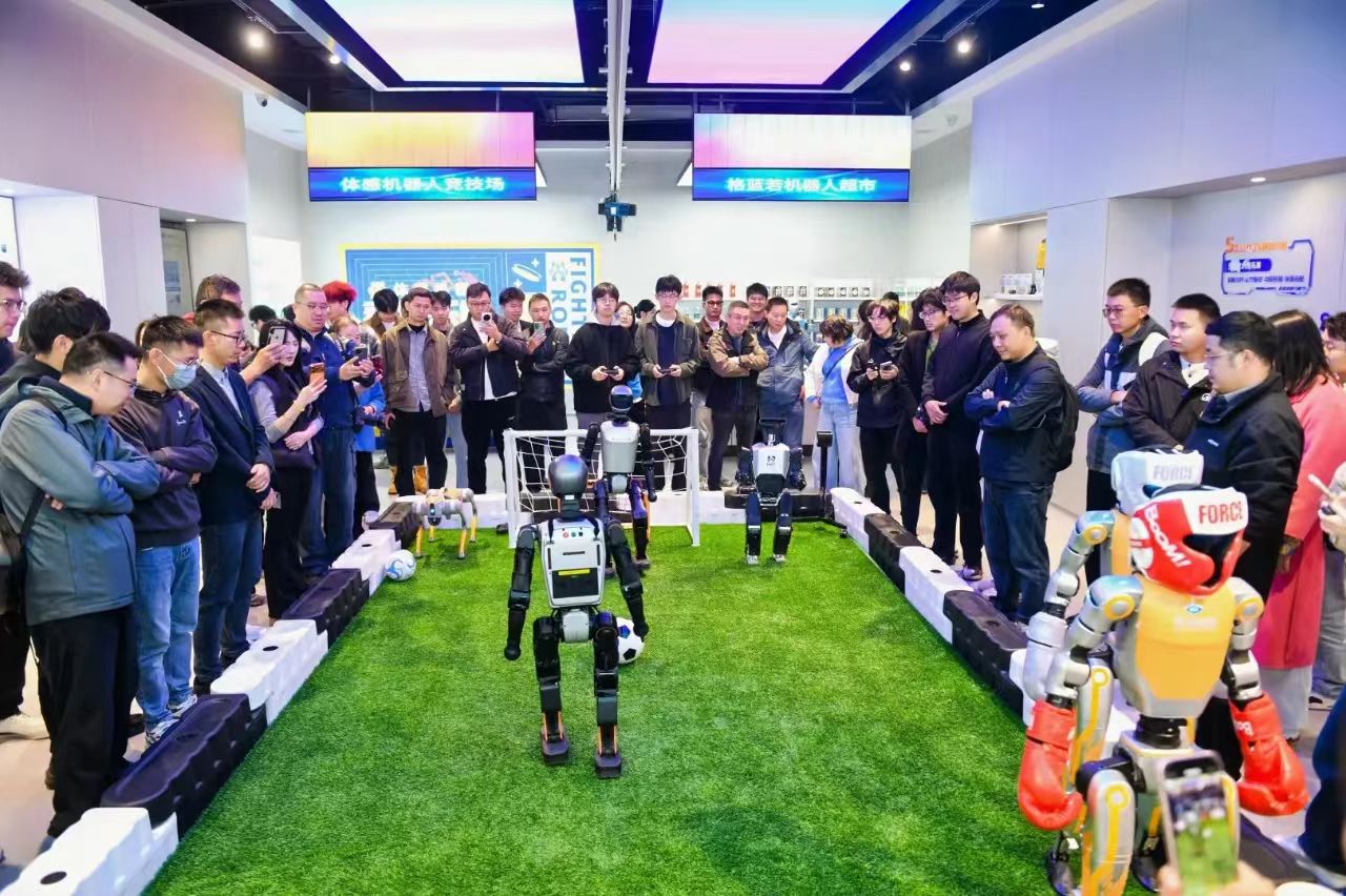 全国首家7S店开业,人形机器人加速商业化,线下体系成关键?