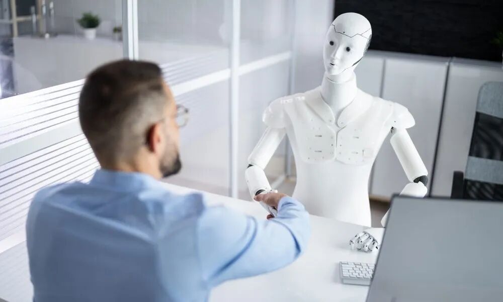 微软31年老员工被裁,六旬老将重新踏上求职路