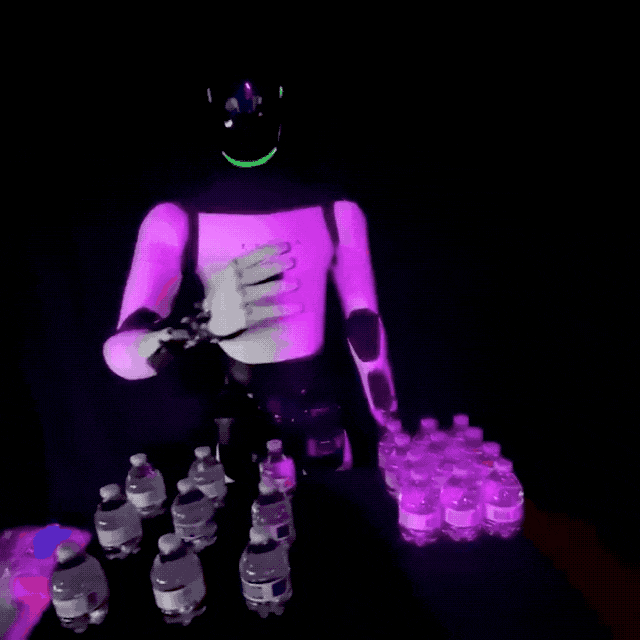 特斯拉机器人又被抓包:疑似遥控「摘头显」摔倒,名场面诞生