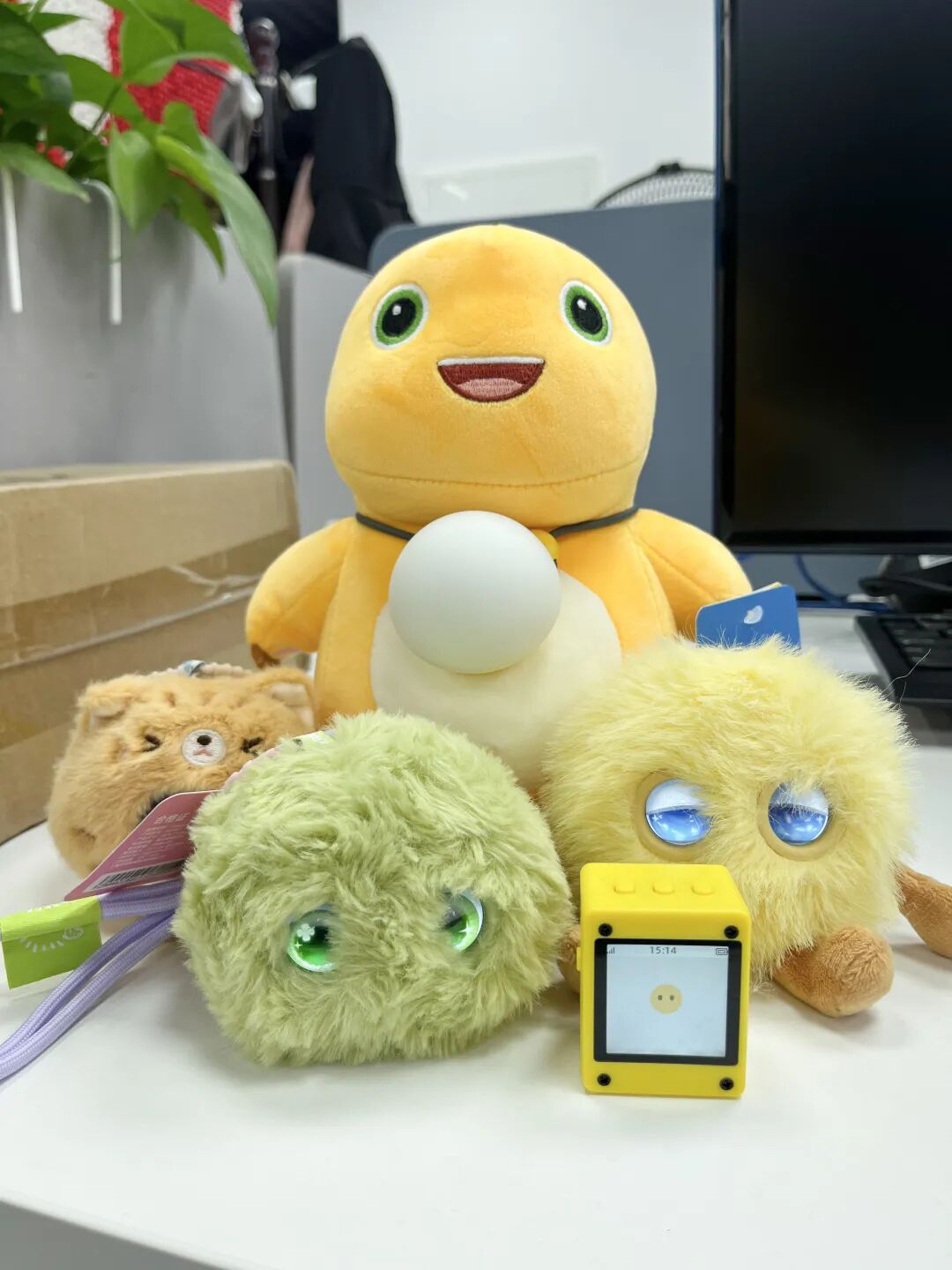 花399买华为AI玩具们陪聊结果比养娃还累,被华强北吐槽“太Low”但专供小红书女孩?