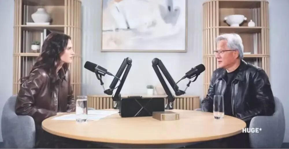 黄仁勋最新访谈：英伟达要用AI造一台“时间机器”，看好人形机器人