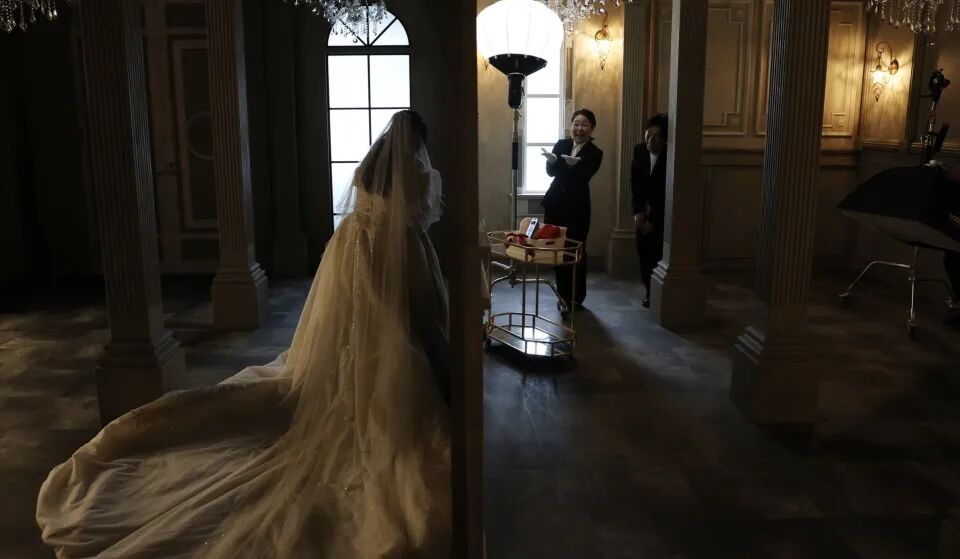 《Her》照进现实：全球现“AI婚礼”，为什么有人选择和AI结婚？