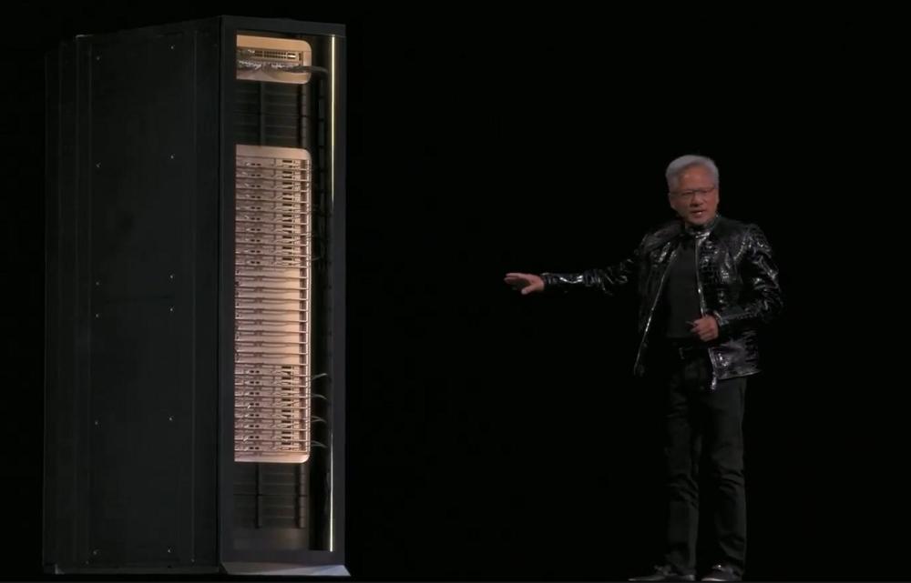 刚刚，黄仁勋一口气解密6颗芯片，召唤出最强AI超算