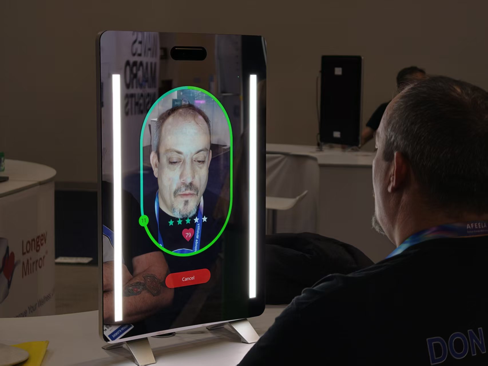 CES这些AI健康硬件太奇葩，能测尿的马桶，还有镜子能看寿命