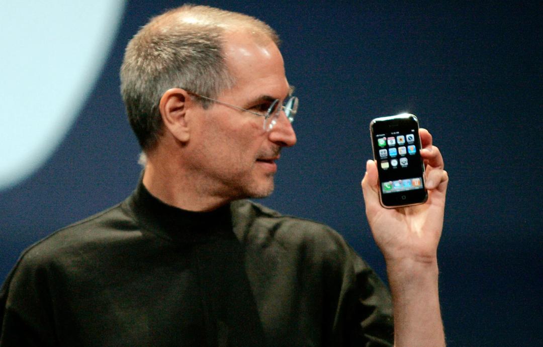 比iPhone更疯狂，乔布斯去世15年后，「最像他的人」操刀首款AI硬件