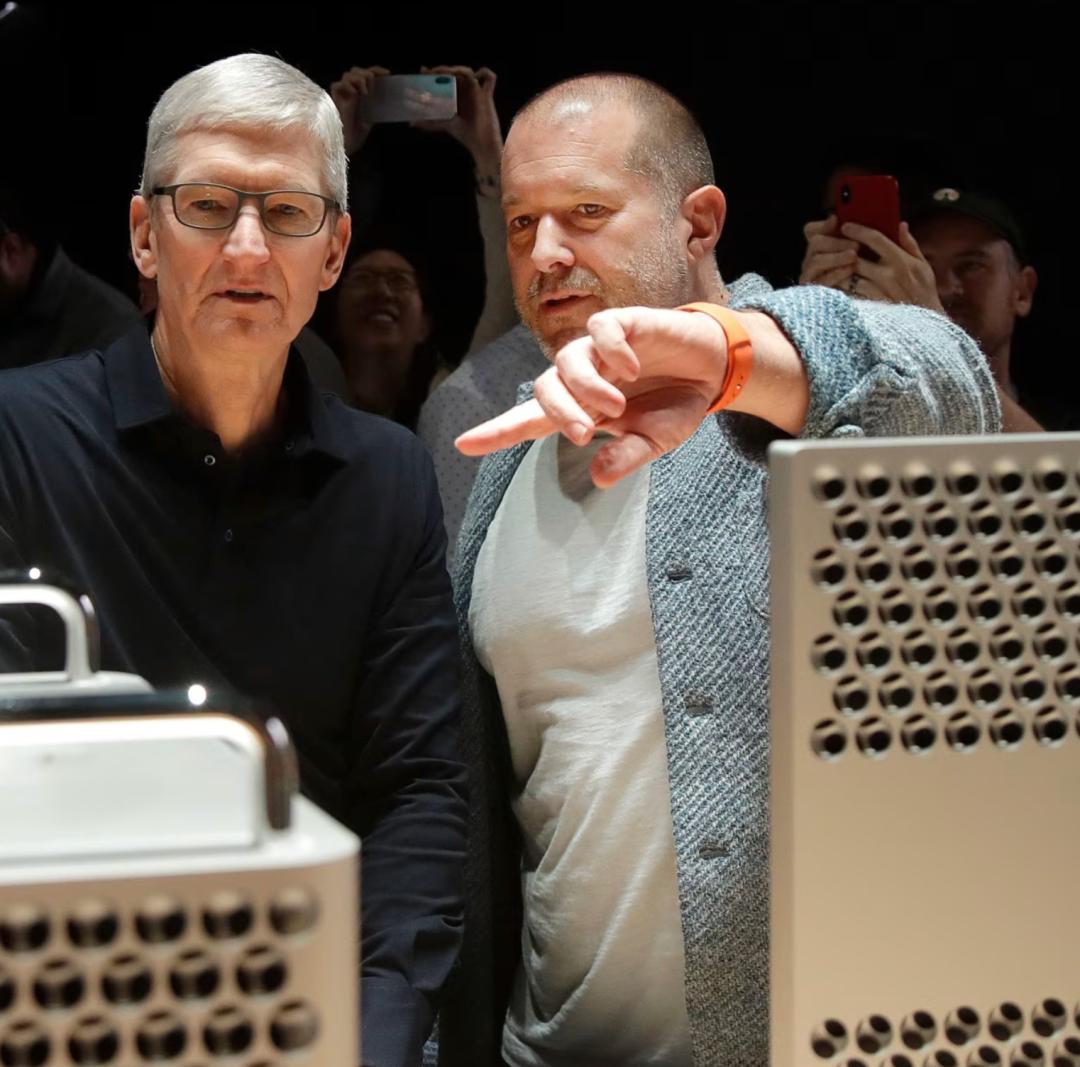 比iPhone更疯狂，乔布斯去世15年后，「最像他的人」操刀首款AI硬件