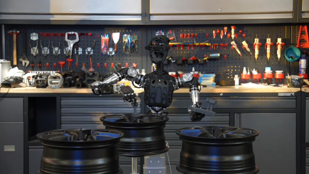 死磕机器人大脑的北大副教授，和我们聊了聊具身领域最大的“偏见”