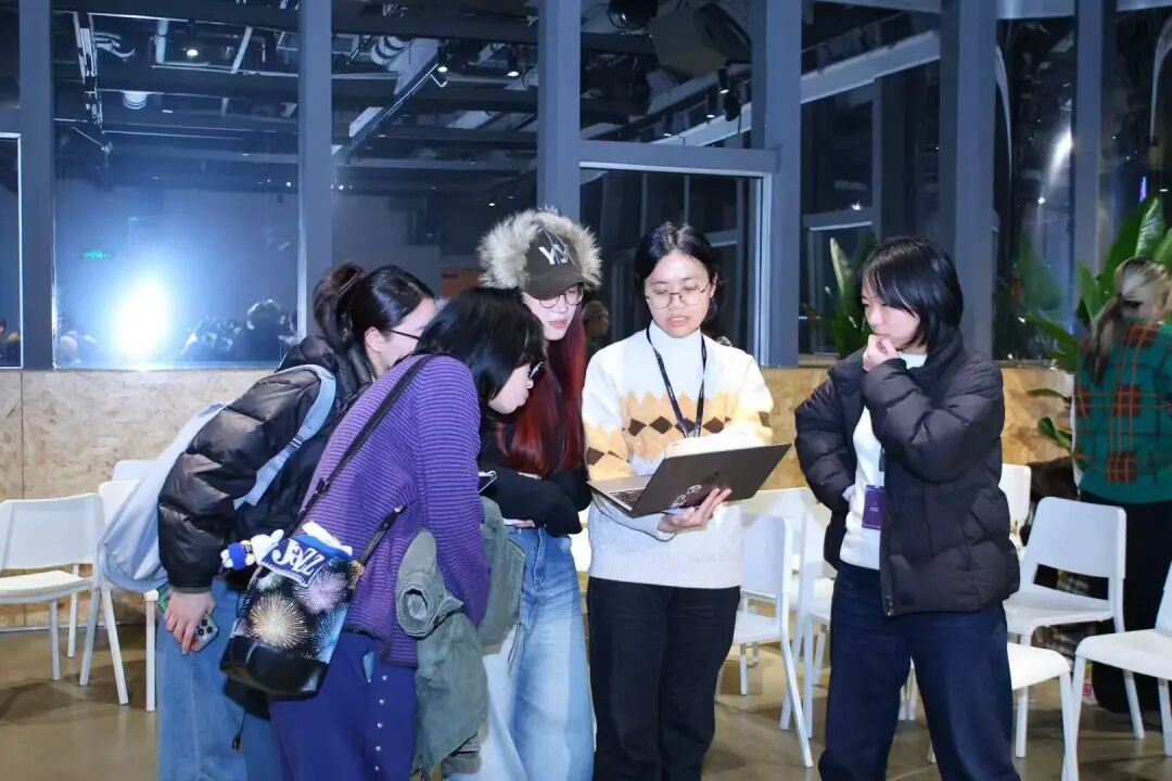 AI大厂疯抢，文科生时代红利来了?