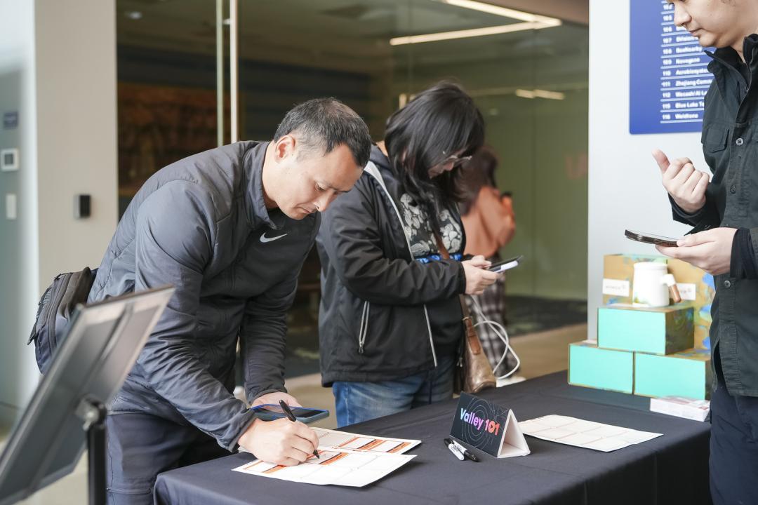 深度拆解AI数据中心：一场速度与效率的竞赛