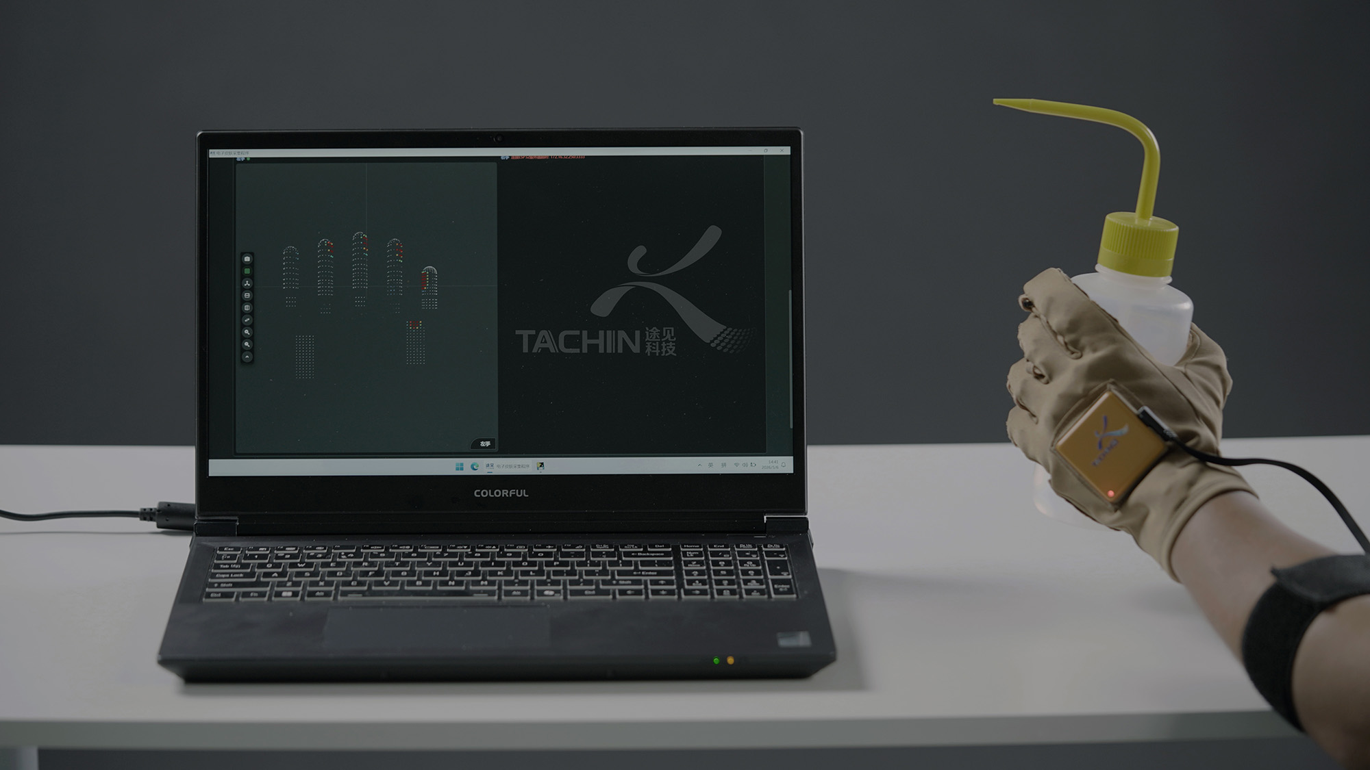 斯坦福博士后创立的柔性触觉传感器公司获超亿元融资，低成本触觉手套将量产落地