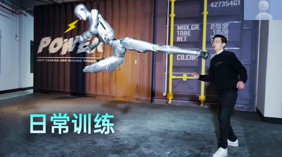 黄仁勋请王兴兴讲了具身智能的“三个难题”