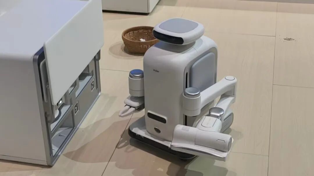 中国最大家电展上，一批想帮你做家务的机器人来了！