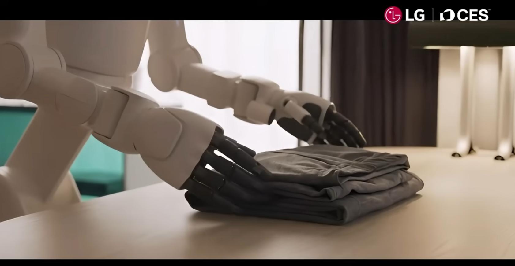 AI开始整活:叠衣、理发、当宠物,CES2026这些黑科技硬件太野了