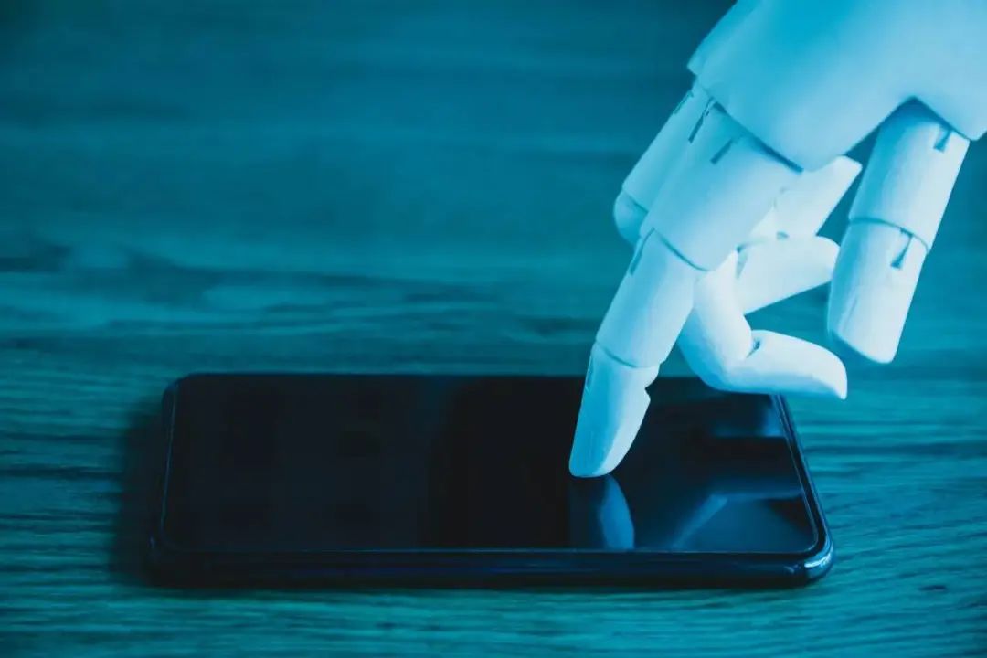 这些最懂电信诈骗的人,正在用 AI 反诈骗