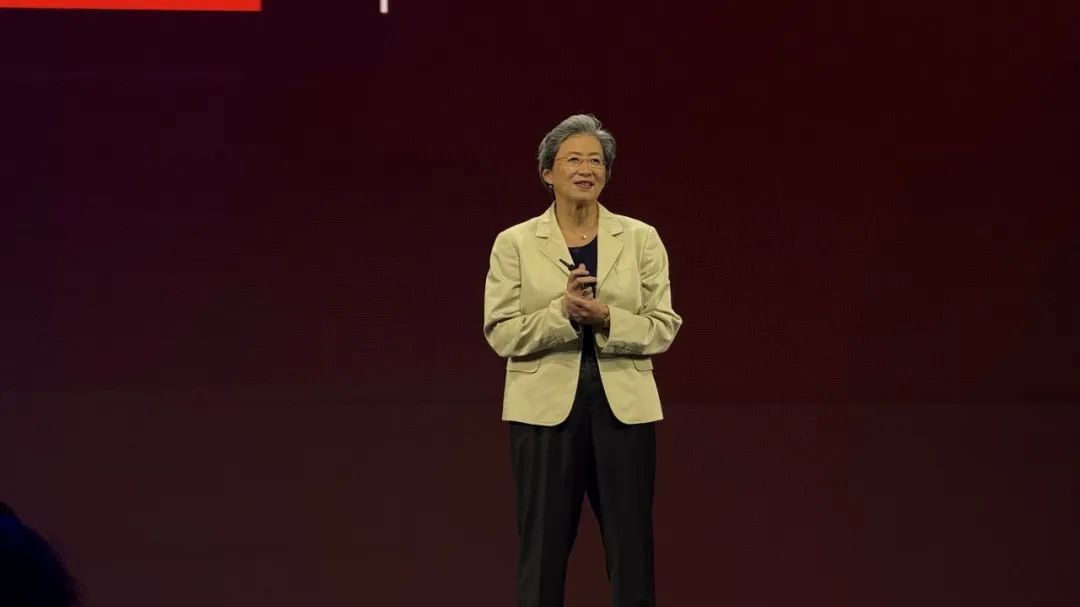 AI圈顶流捧场,黄仁勋苏姿丰都来了,联想亮AI Now智能体大招,连甩10多个重磅AI产品