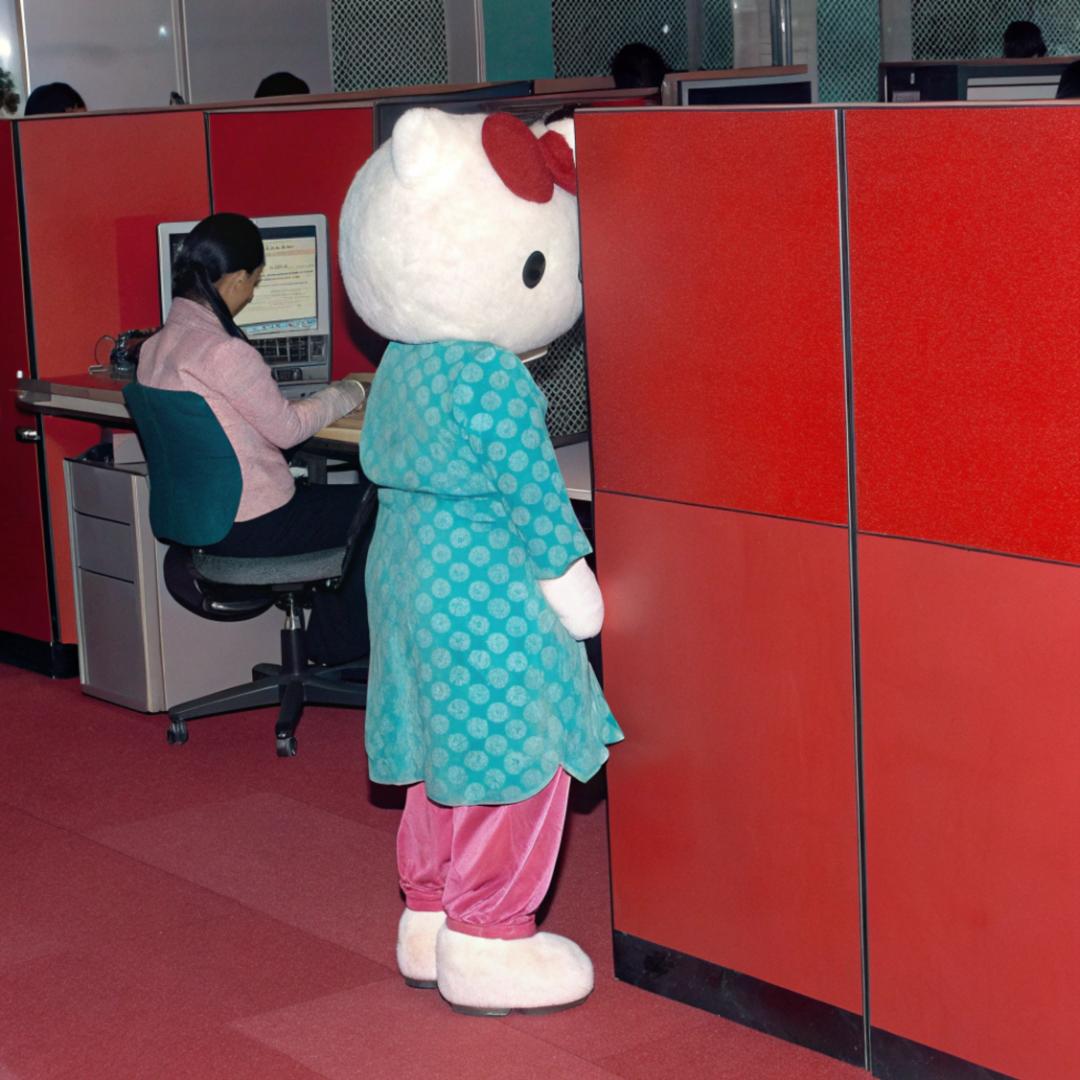 一秒变身Hello Kitty整顿职场，这个AI工具能把一切都变成 CCD