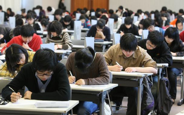 ChatGPT成8岁娃“导师”,外国家长们慌了
