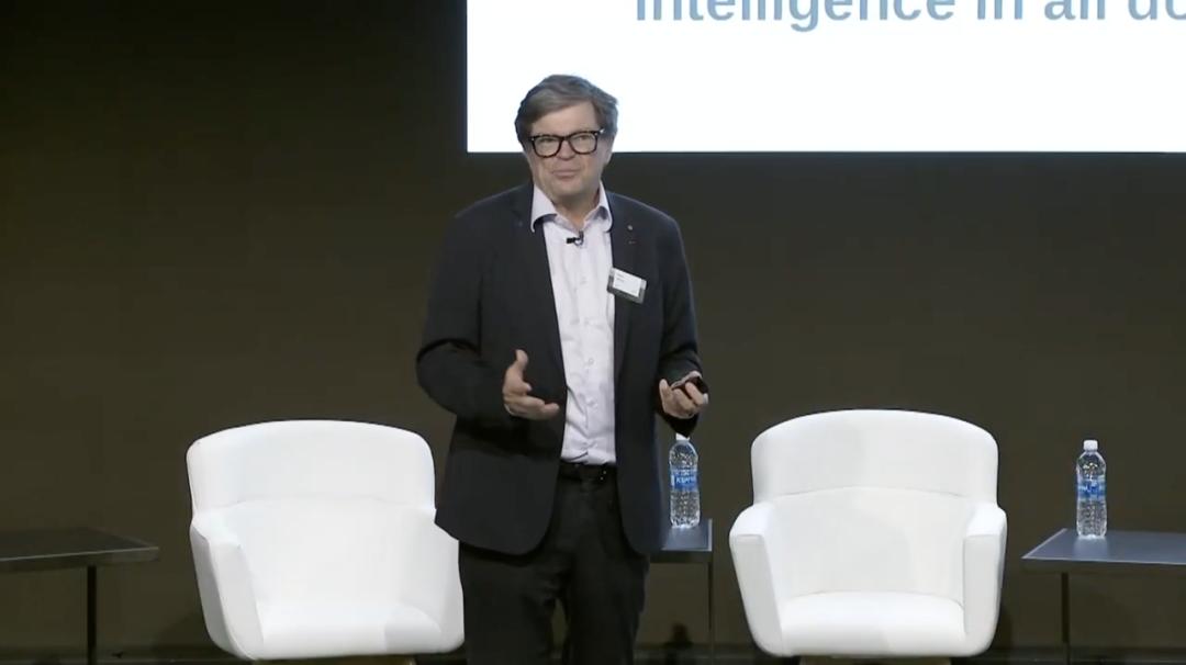 图灵奖得主 Yann LeCun 万字演讲：今天的 AI 比猫还笨，自曝早已放弃大模型